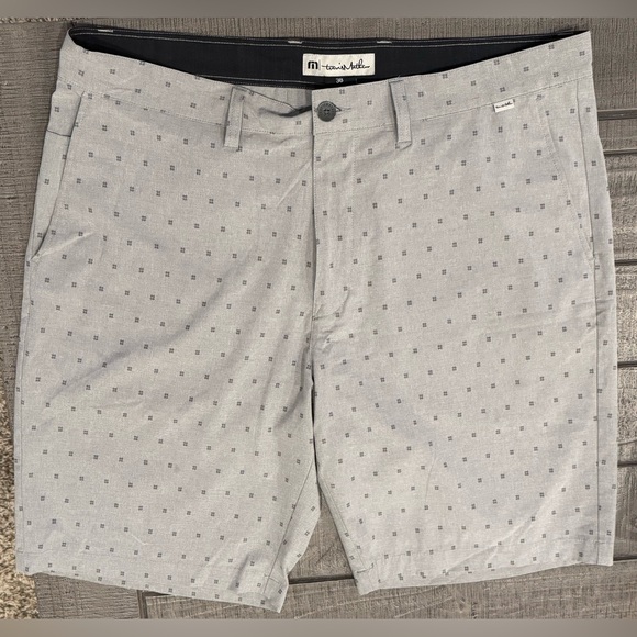 Travis Mathew Light Gray Patterned Shorts - Picture 1 of 4